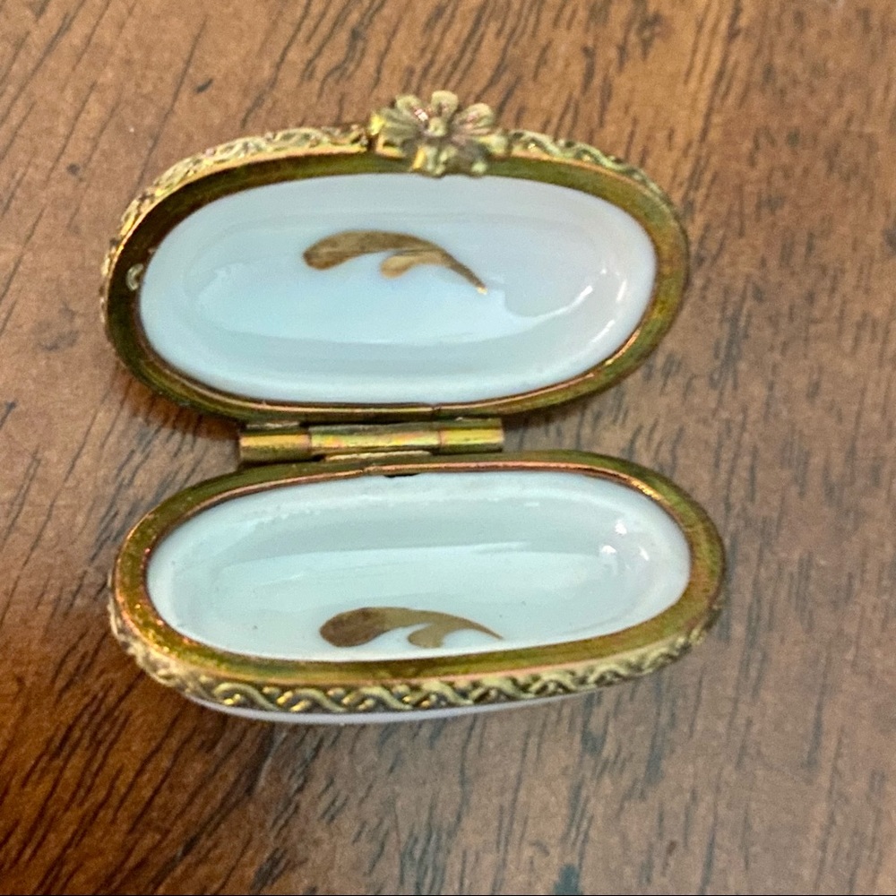 Sold//Bienvenue Limoge Trinket Box, Authentic, Hand Painted Limoge Trinket Box - Picture 3 of 7